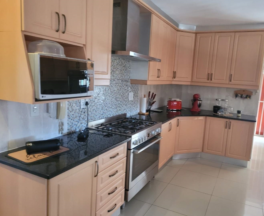 5 Bedroom Property for Sale in Goodwood Park Western Cape